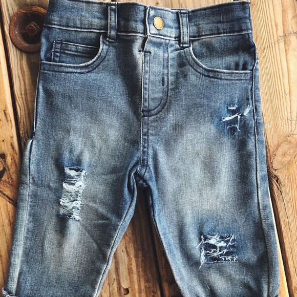 Distressed denim 👖 - Picture 2 of 2